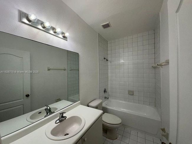 UNIT-206 - 1661 Se 29 Th Ct, Condo with 2 bedrooms, 2 bathrooms and null parking in Homestead FL | Image 12