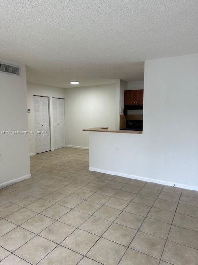 APT-203 - 6975 Nw 179 Th St, Condo with 2 bedrooms, 1 bathrooms and null parking in Hialeah FL | Image 4