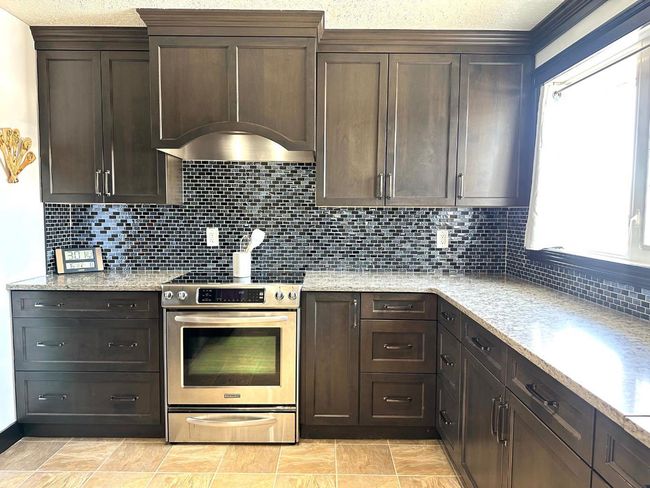 5210 49 A Street, House other with 3 bedrooms, 2 bathrooms and 4 parking in Kitscoty AB | Image 5
