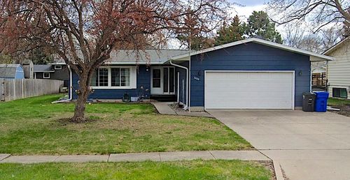 2420 W Country Club Drive S, Fargo, ND, 58103 | Card Image