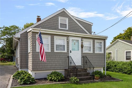 37 Reservoir Rd, Middletown, RI, 02842-5830 | Card Image