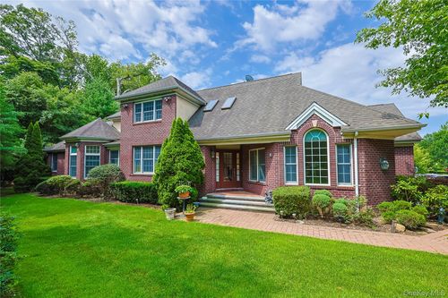 14 Belvedere Ct, Manhasset, NY, 11030-4107 | Card Image