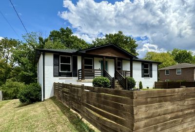 2824 Creekview Dr, House other with 3 bedrooms, 3 bathrooms and null parking in Nashville TN | Image 2