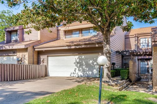 718 Oakwood Trail, Fort Worth, TX, 76112 | Card Image