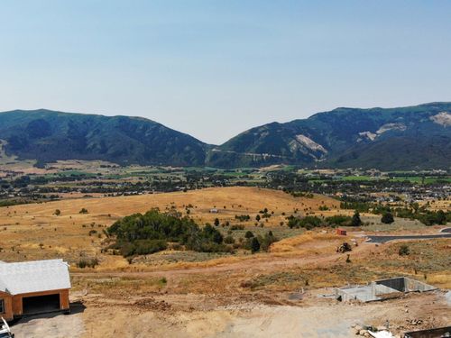 32-4629 N Seven Bridges Rd, Eden, UT, 84310-6862 | Card Image