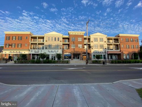 apt-2i-200 N Sycamore St, NEWTOWN, PA, 18940-1528 | Card Image