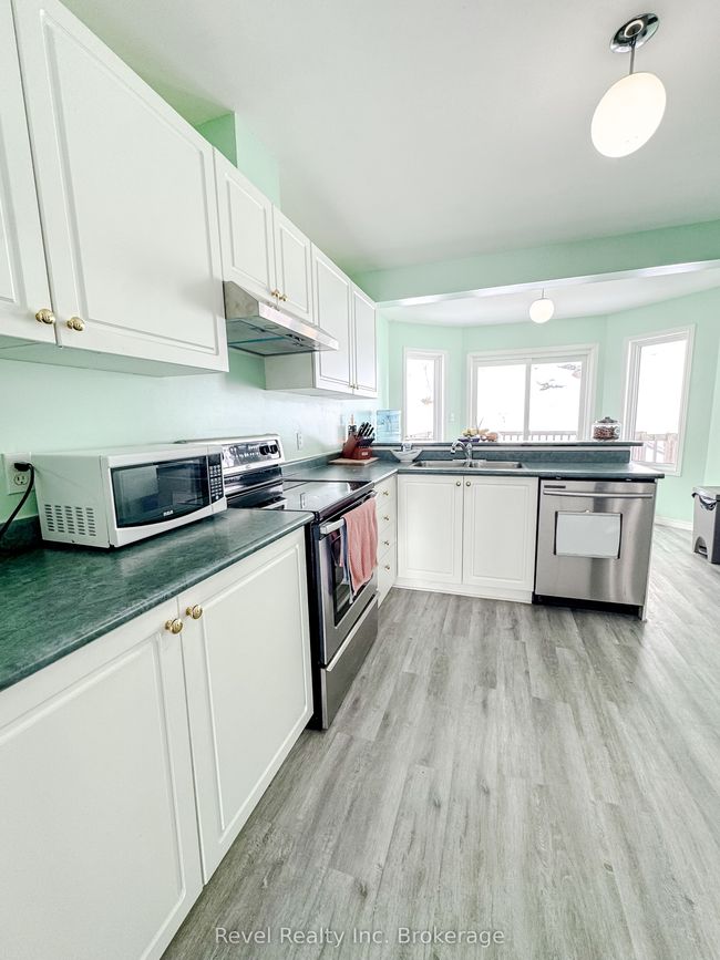 99 Sherryl Cres, House other with 3 bedrooms, 3 bathrooms and 4 parking in North Bay ON | Image 6