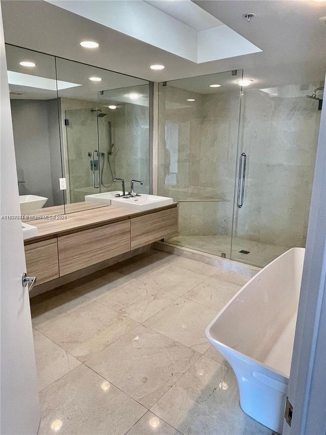 APT-2305 - 17301 Biscayne Blvd, Condo with 2 bedrooms, 3 bathrooms and null parking in Aventura FL | Image 11