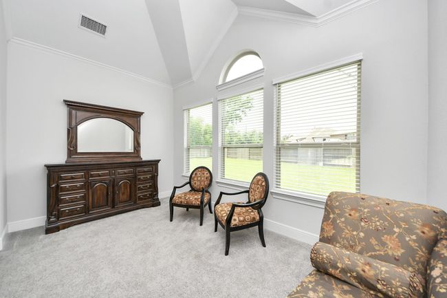Relax and enjoy the outdoors from the MB seating area | Image 26