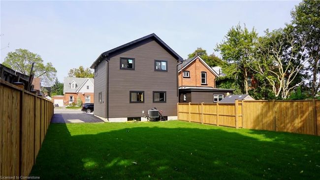 489 Colborne St, House other with 8 bedrooms, 2 bathrooms and 4 parking in Brantford ON | Image 8
