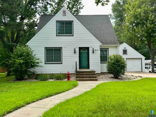 517 Park St, Luverne, MN, 56156 | Card Image