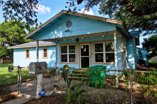 617 Houston St, Aransas Pass, TX, 78336-2709 | Card Image