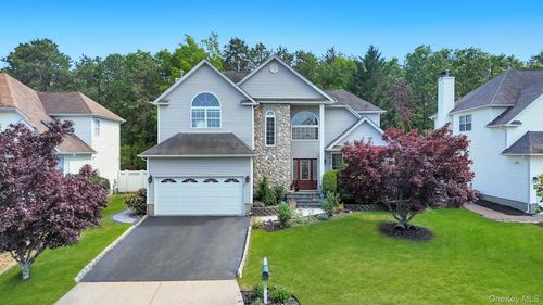 33 Peachtree Court, Brookhaven, NY, 11742 | Card Image