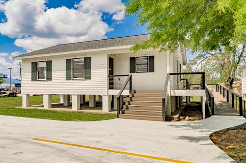 216 E Sanders St, Gonzales, LA, 70737-3146 | Card Image