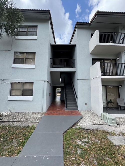apt-110-7135 Nw 179th St, Hialeah, FL, 33015-6106 | Card Image