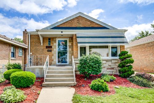 9005 S Utica Ave, Evergreen Park, IL, 60805-1338 | Card Image