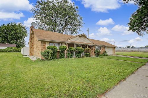 8650 Whitlock Ave, Dearborn, MI, 48126-2340 | Card Image