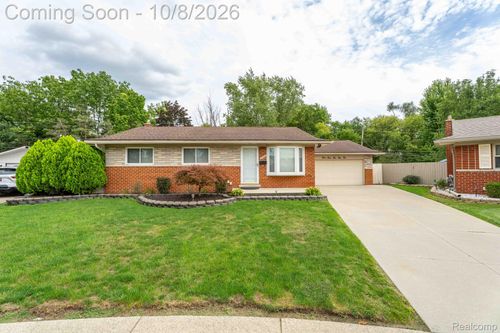 33552 Klein Cir, Fraser, MI, 48026-1747 | Card Image