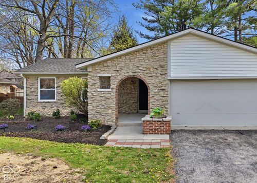 2204 Walnut Way, Noblesville, IN, 46062-9723 | Card Image