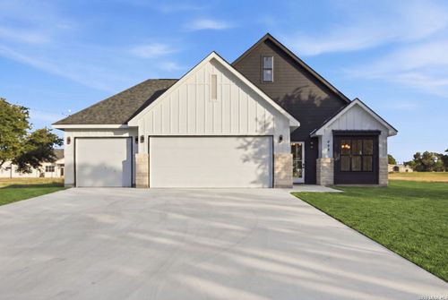 486 Wood View Cir, Bandera, TX, 78003-3953 | Card Image