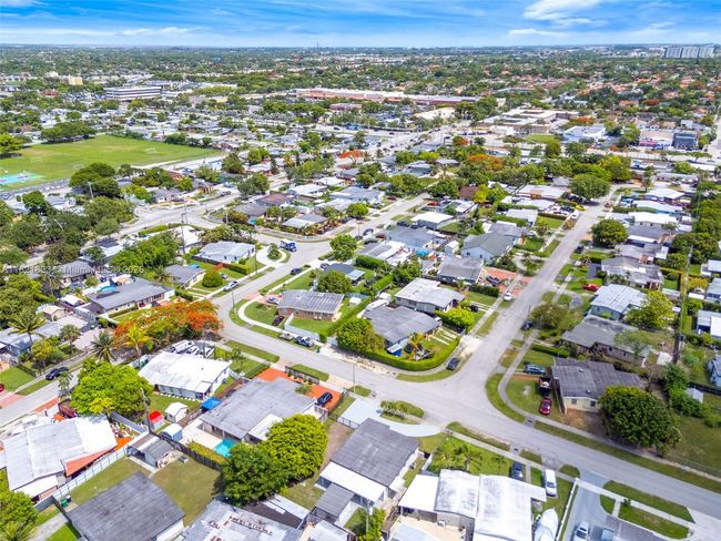 11030 Sw 42 Nd St, House other with 3 bedrooms, 3 bathrooms and null parking in Miami FL | Image 34