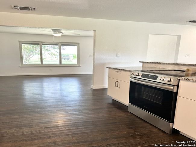 12116 Loop 107, House other with 3 bedrooms, 2 bathrooms and null parking in Adkins TX | Image 22