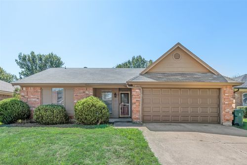 806 Wind Brooke Dr, Arlington, TX, 76001-7507 | Card Image