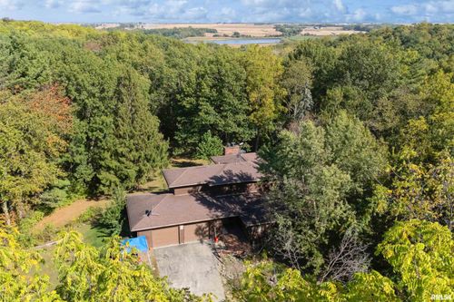 8039 Hazel Rd, Morrison, IL, 61270-9641 | Card Image