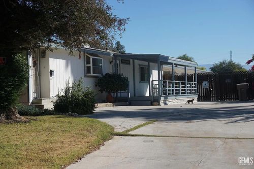 5909 Cliffwood Way, Bakersfield, CA, 93306-7036 | Card Image