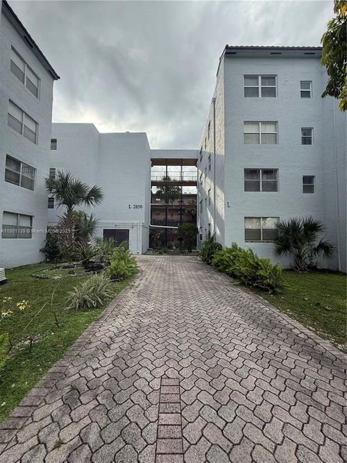 apt-202l-2850 Somerset Dr, Lauderdale Lakes, FL, 33311-9351 | Card Image