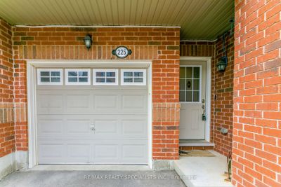 225 Mortimer Cres, Home with 3 bedrooms, 3 bathrooms and 2 parking in Milton ON | Image 2