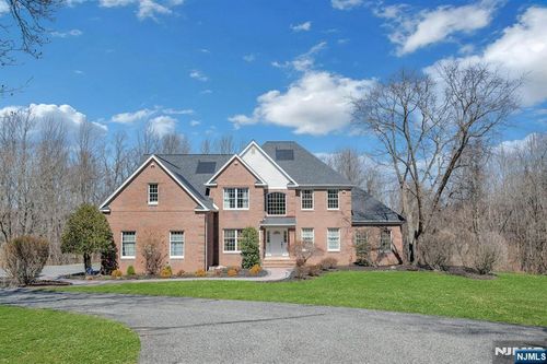 5 Noble Ct, Long Valley, NJ, 07853-3642 | Card Image