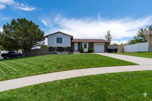 3689 S Lasso Loop Cir, Magna, UT, 84044-2352 | Card Image