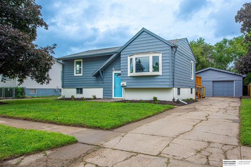 914 Avenue O, Carter Lake, IA, 51510-1230 | Card Image
