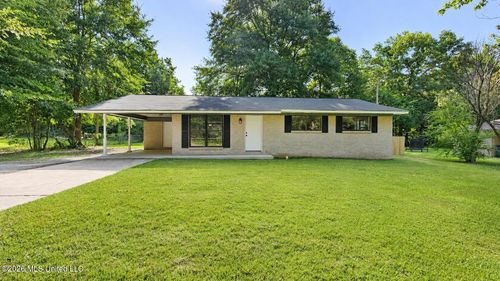 561 Colonial Dr, Holly Springs, MS, 38635-1201 | Card Image