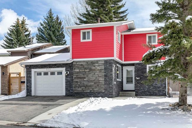 933 Ranchview Crescent Nw, Home with 3 bedrooms, 2 bathrooms and 3 parking in Calgary AB | Image 1