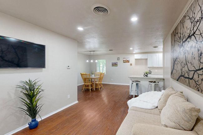 128 Se Gardens Blvd, House other with 3 bedrooms, 2 bathrooms and null parking in Burleson TX | Image 9