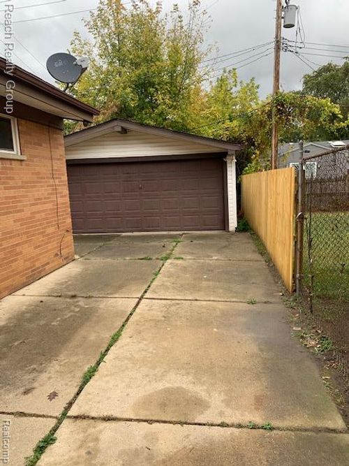 20196 Mcintyre St, Detroit, MI, 48219-1259 | Card Image