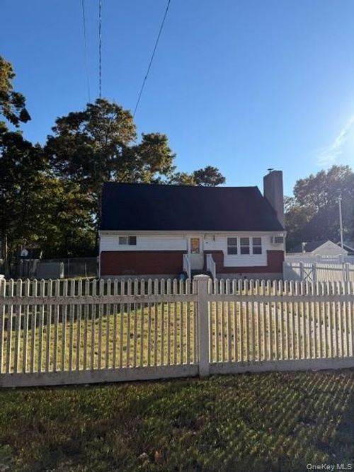 66 Frederick Avenue, Islip, NY, 11706 | Card Image
