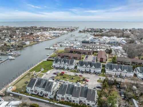 123 Jackie Ct, Patchogue, NY, 11772-3395 | Card Image
