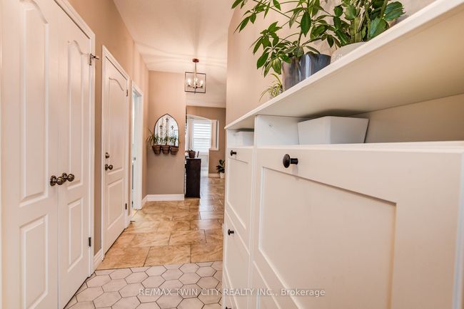 616 Frieburg Dr, House other with 5 bedrooms, 4 bathrooms and 2 parking in Waterloo ON | Image 5