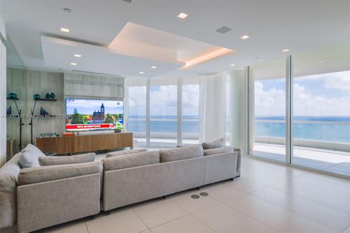 3204-16047 Collins Ave, Sunny Isles Beach, FL, 33160-5586 | Card Image