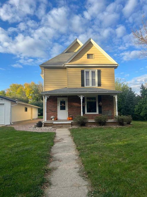 305 E Iowa St, Elmore, MN, 56027-3436 | Card Image