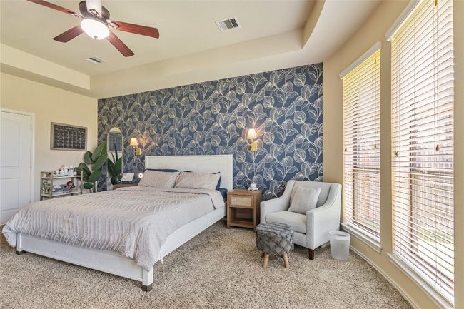 Primary bed with bow windows | Image 11