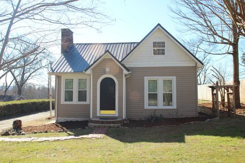 521 W Main St, Mc Minnville, TN, 37110-2403 | Card Image