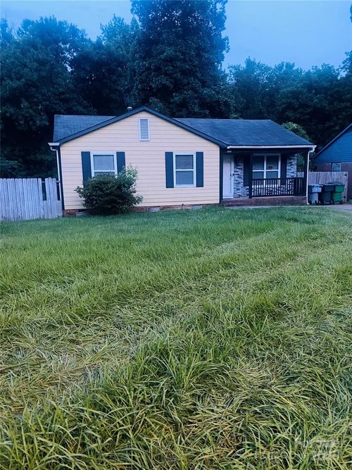 4544 Valeview Ln, Charlotte, NC, 28269-4442 | Card Image