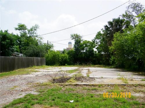 556 Virginia Ave, Corpus Christi, TX, 78405-2766 | Card Image