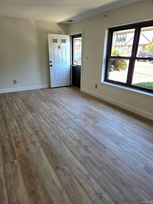 44-44 Bailey Ct, Middle Island, NY, 11953-1323 | Card Image