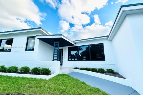 20 Ne 135th St, North Miami, FL, 33161-2731 | Card Image