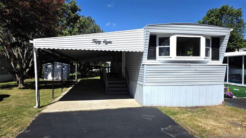 58 Betsy Ross Dr, Bohemia, NY, 11716-4004 | Card Image